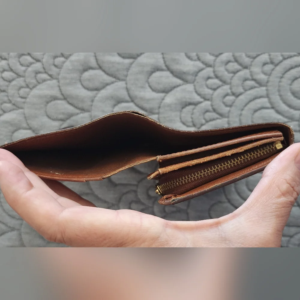 LV Monogram wallet - Picture 9 of 10